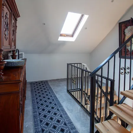 Vintage B 107 Gasthuis